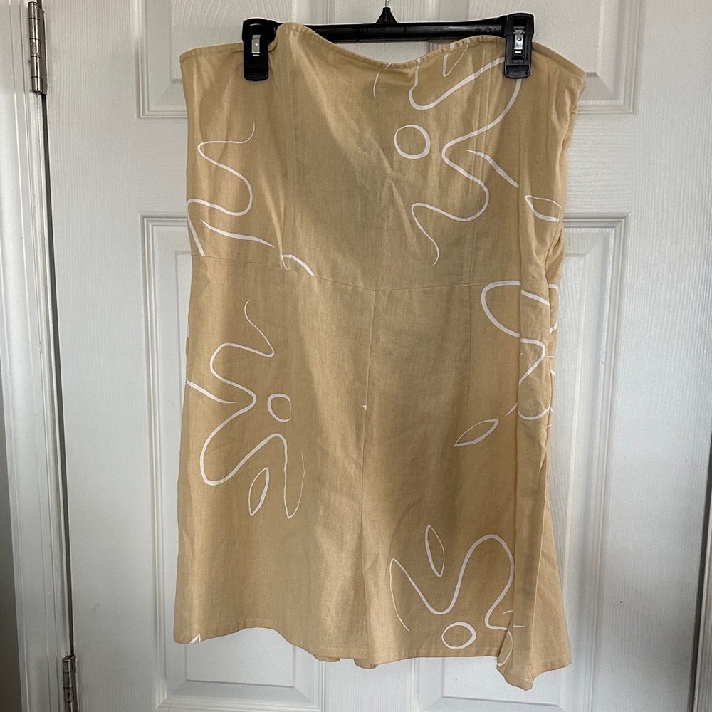 PrettyLittleThing Beige Strapless Floral Print Jumpsuit